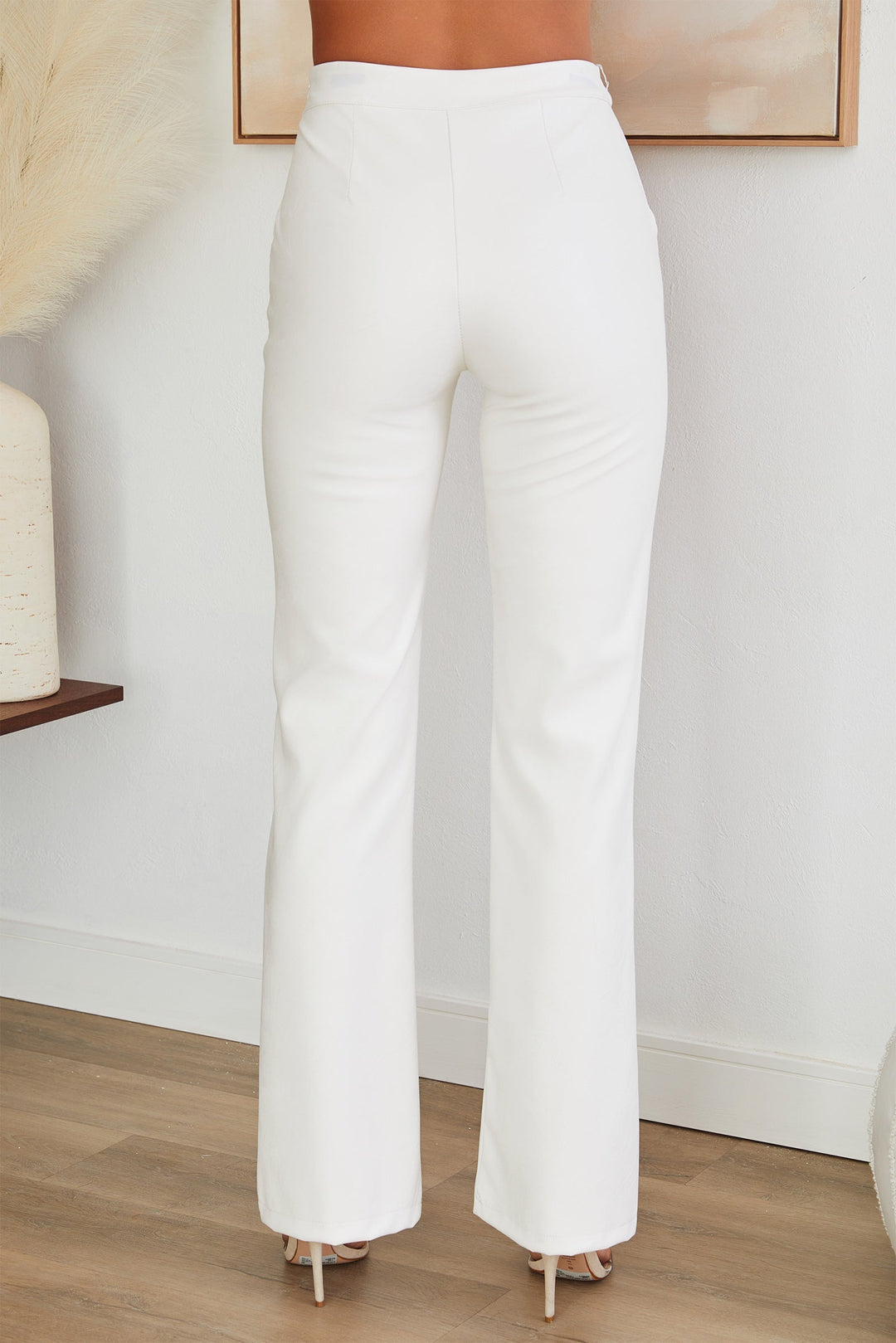 Modern women's straight leg trousers in high-quality faux leather.