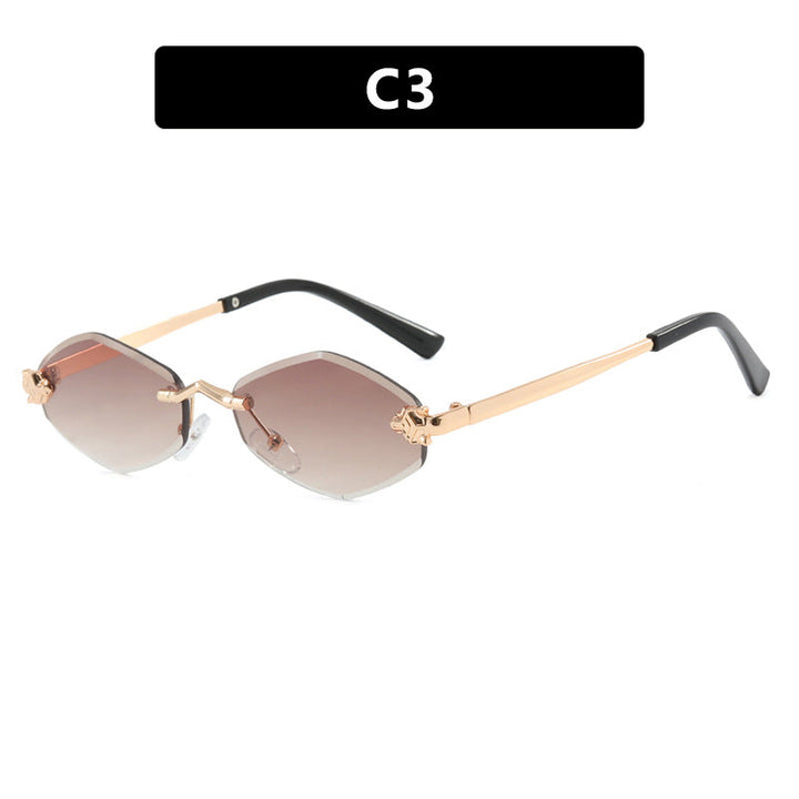 Chic women's geometric sunnies with advanced UV protection. Modern double frame adds a stylish touch.