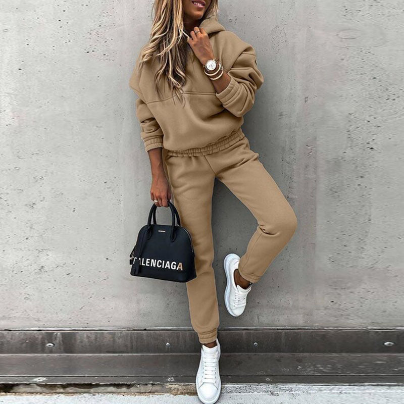 Elegant grey women's jogging set, a comfortable sweatshirt & joggers, perfect activewear for modern women.
