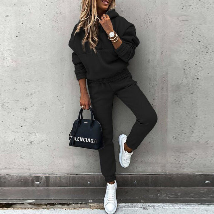 Women's comfortable grey activewear set, includes a cozy sweatshirt and stylish joggers, great for lounging.