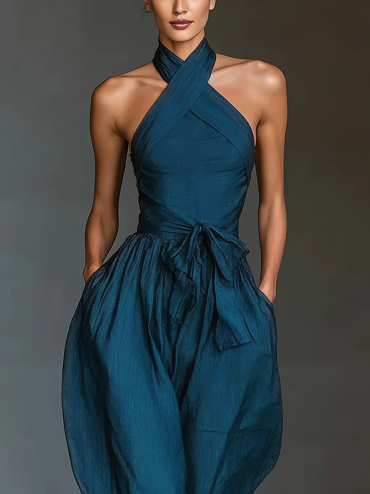 Effortless women's wide-leg halterneck jumpsuit, ideal for a comfortable and chic summer fashion statement.