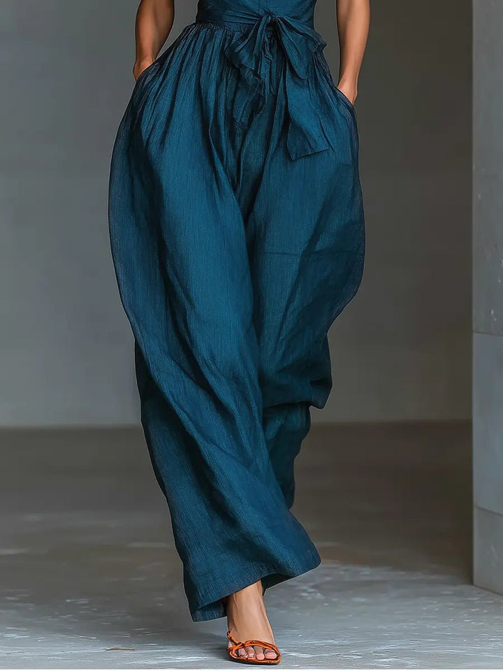 Fashionable women's halterneck jumpsuit, featuring a flowy wide-leg cut for sophisticated summer style.
