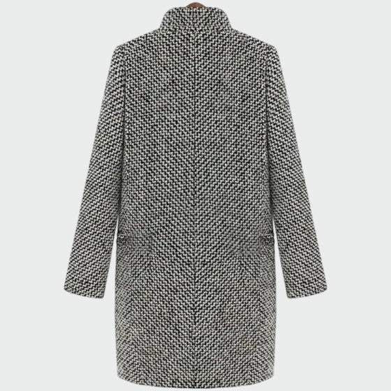 Elegant women's tailored trench coat, a versatile long jacket for classic fall and winter fashion.