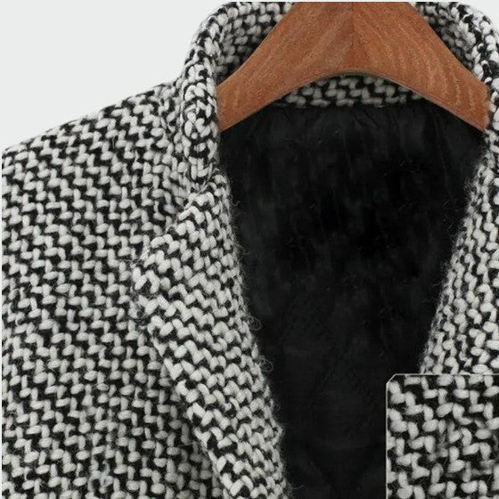 Timeless women's long trench coat with a sophisticated design, ideal for chic autumn outerwear.