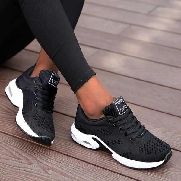 Stylish orthopedic sneakers for women, perfect for running and everyday wear.