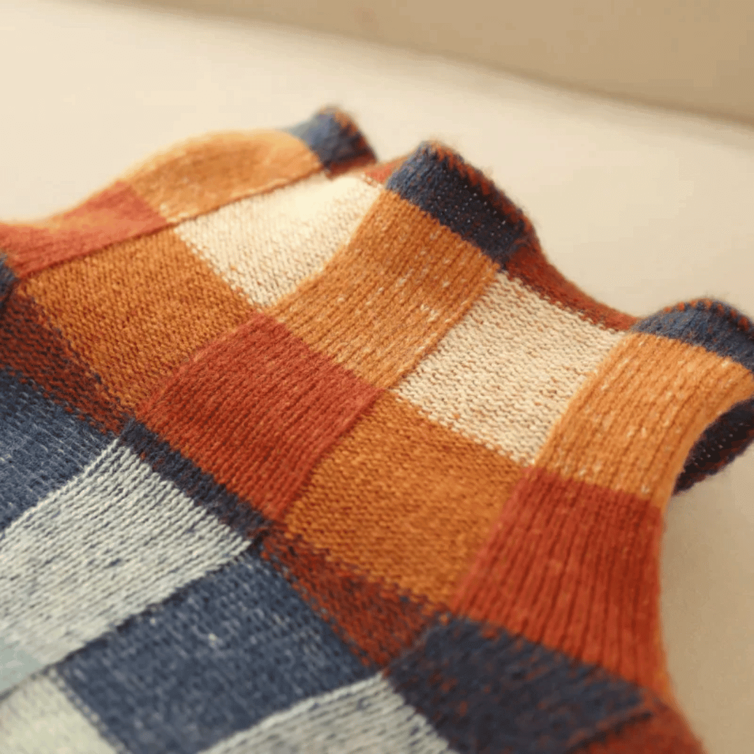 Trendy women's patchwork turtleneck sweater, cozy long sleeve design for chic winter and autumn style.