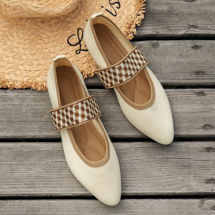 Comfortable women's patterned ballet flats. Pointed toe slip-on shoes for elegant and chic everyday wear.