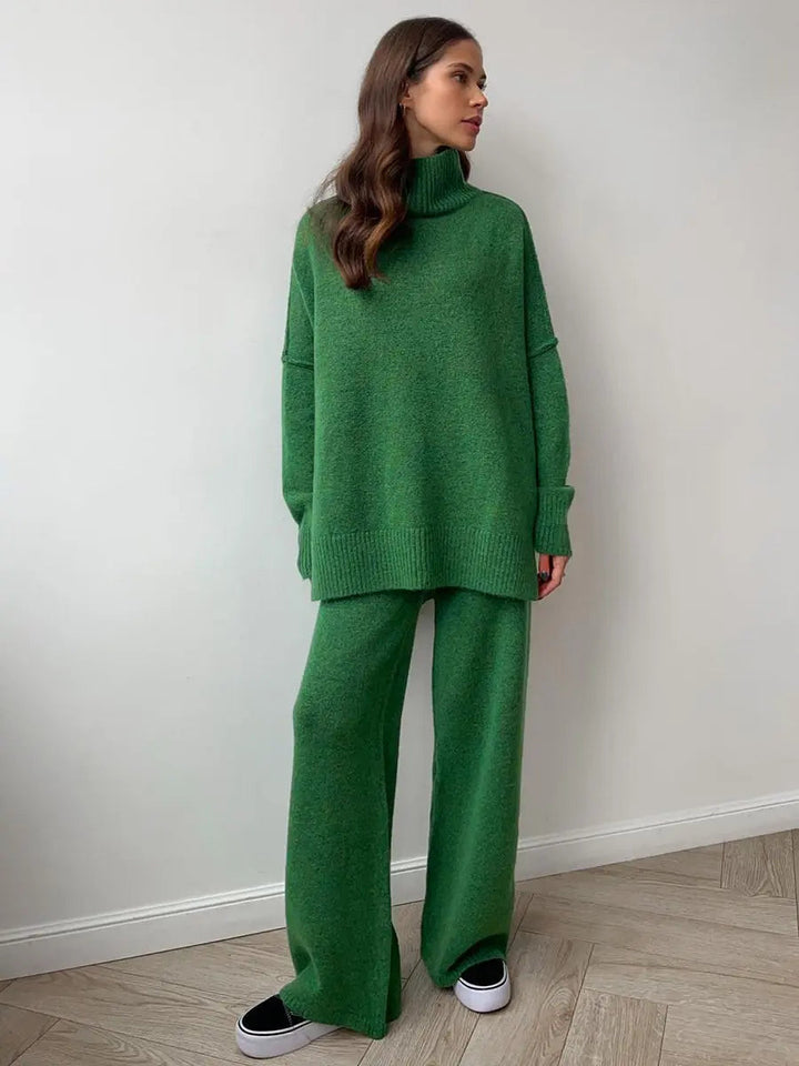 Effortless women's casual outfit: oversized turtleneck sweater & wide-leg lounge set for comfort.
