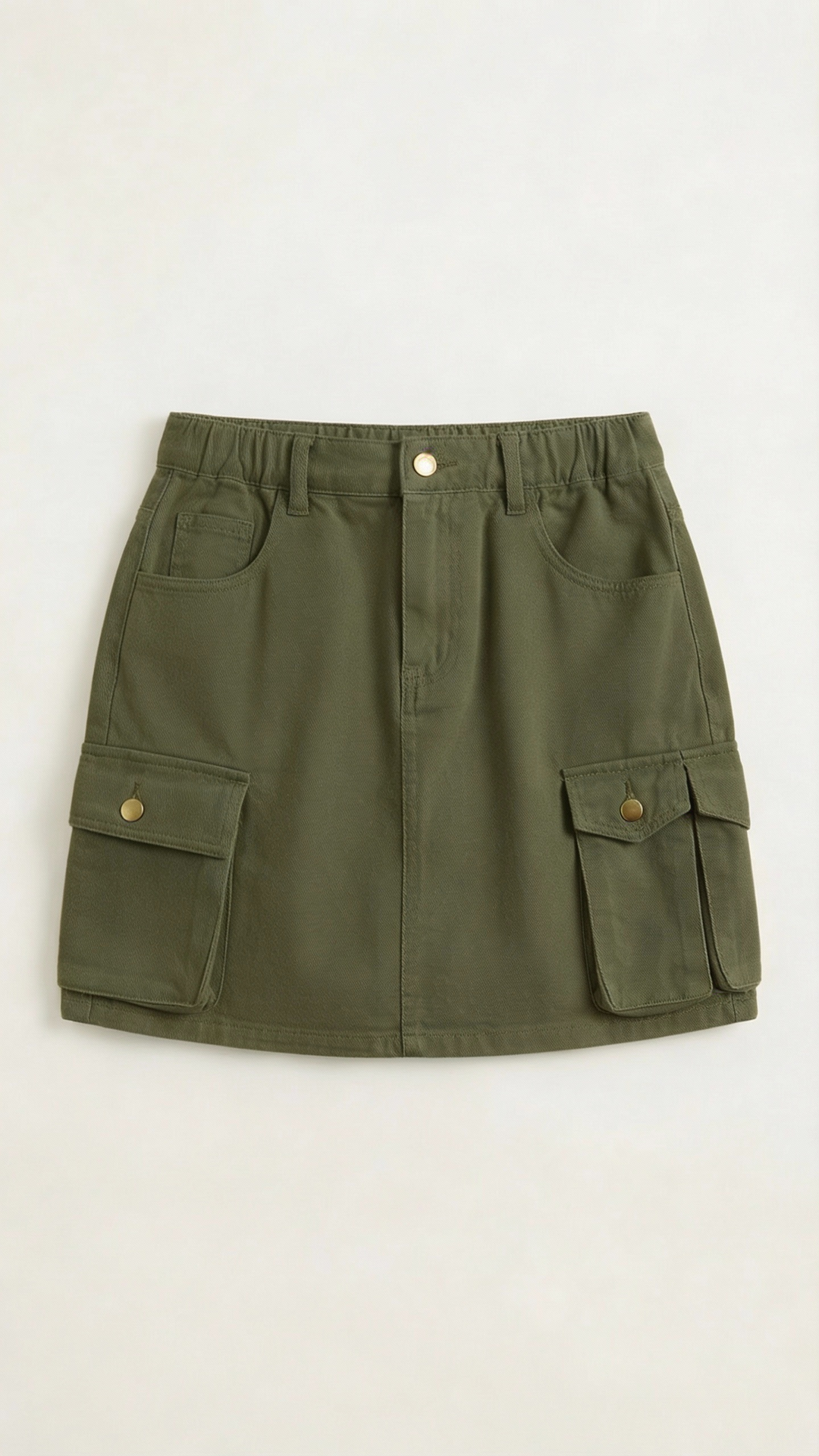 Versatile women's chic utility cargo mini skirt, suitable for various casual and trendy outfits, A-line.