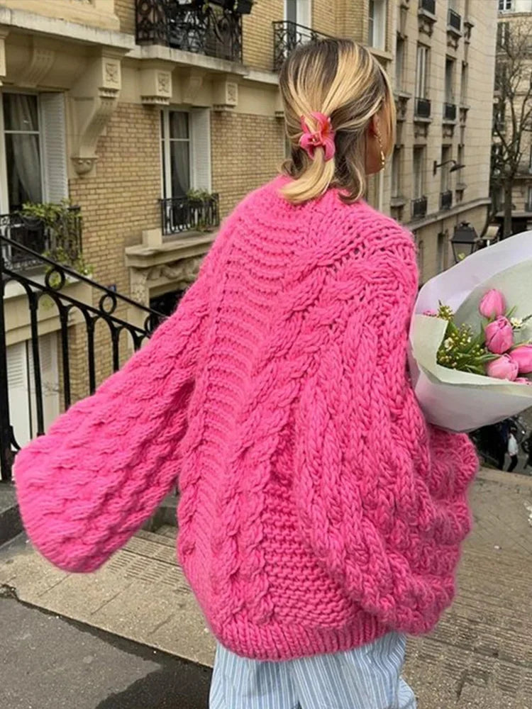 Relaxed fit women's chunky knit oversized pullover, offering cozy comfort and warmth for fall and winter fashion.