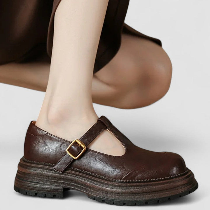 Comfortable women's Mary Jane shoes featuring a modern chunky sole and secure strap for daily fashion.