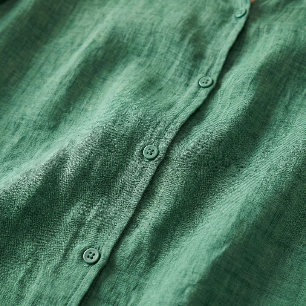 Casual yet elegant Clara blouse, a must-have summer top in a linen blend.