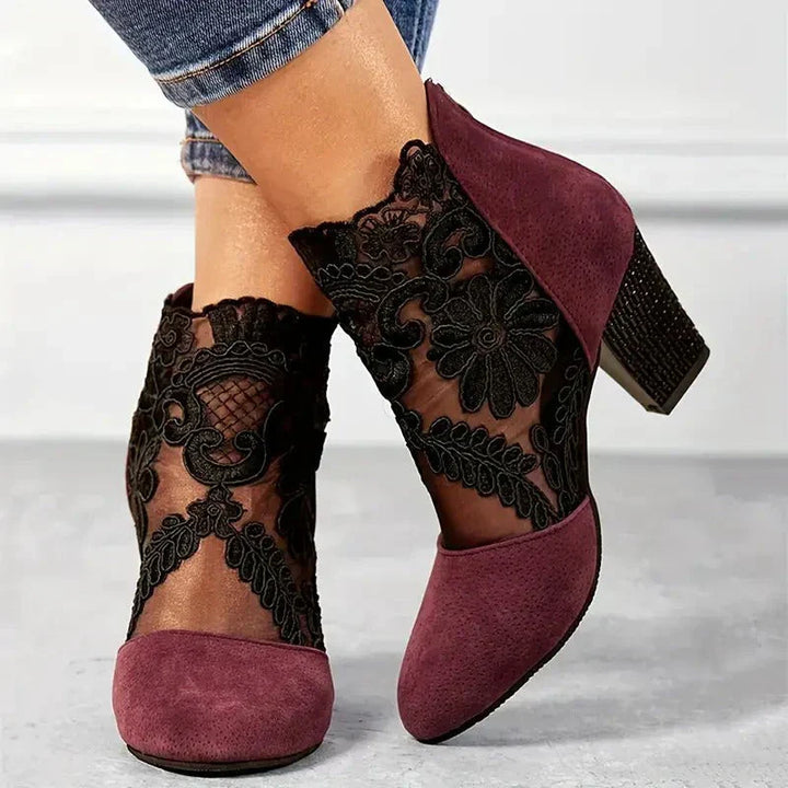 Fashionable women's formal heels, Clarisse style, offering orthopedic support for long events.