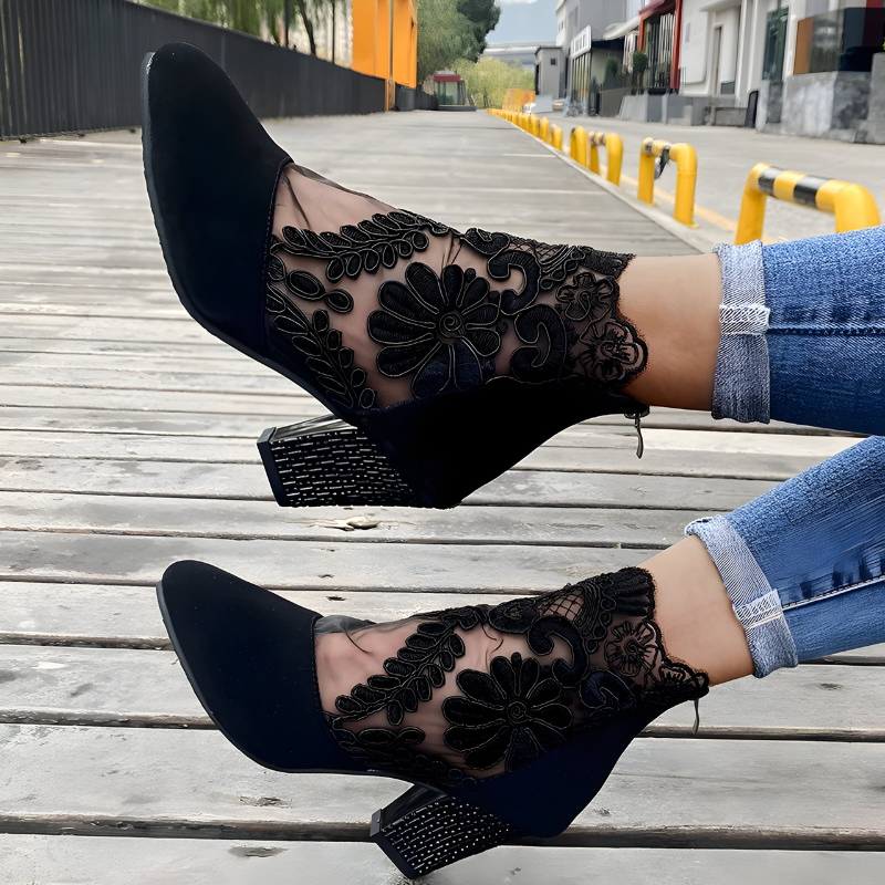 Elegant Clarisse women's comfort heels, orthopedic design for breathable, supportive all-day wear.