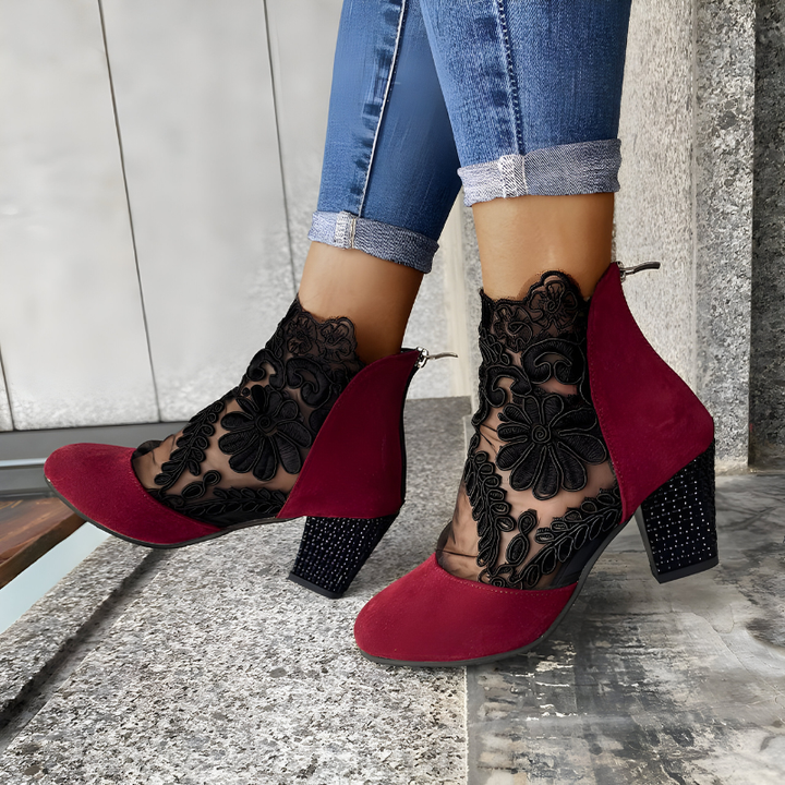 Women's Clarisse stylish orthopedic heels, breathable and comfortable, ideal for work and fashion.
