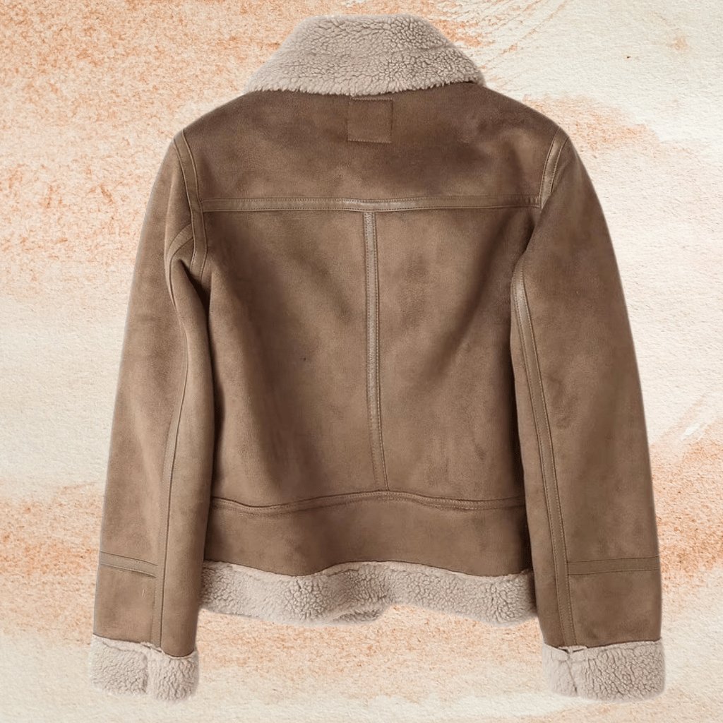 Versatile women's aviator jacket. A statement piece with a cozy collar, classic look, and fall fashion appeal.