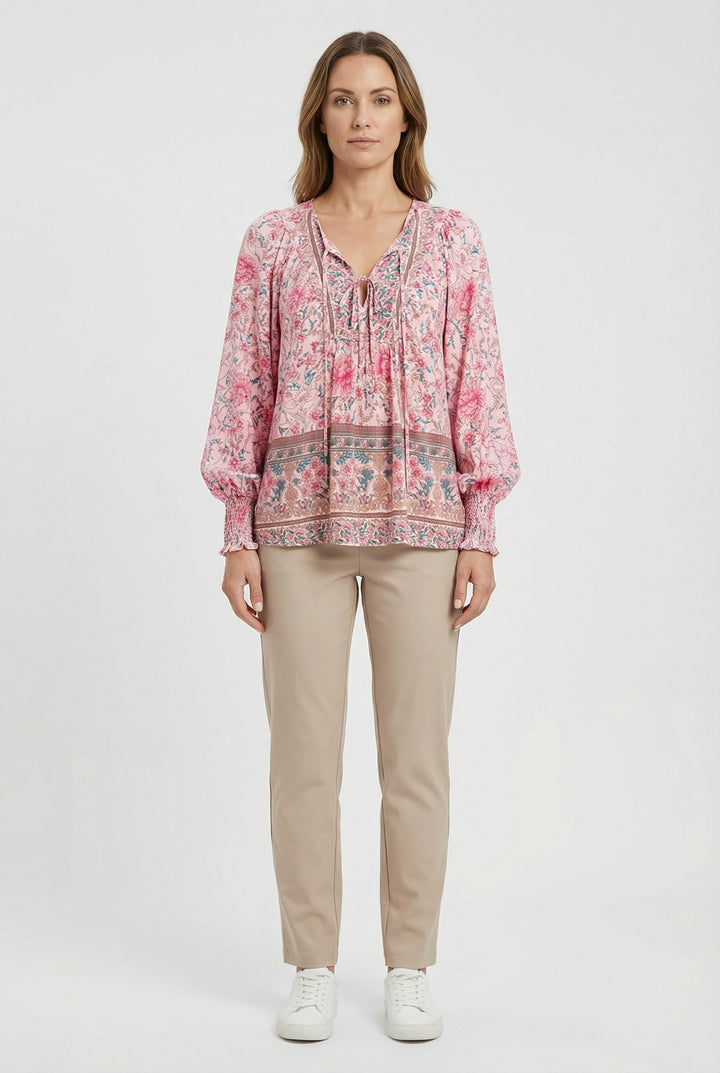 Wardrobe staple: a comfortable and versatile women's flattering top