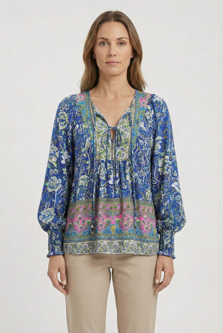 Comfortable and classic women's top, a must-have versatile fashion piece