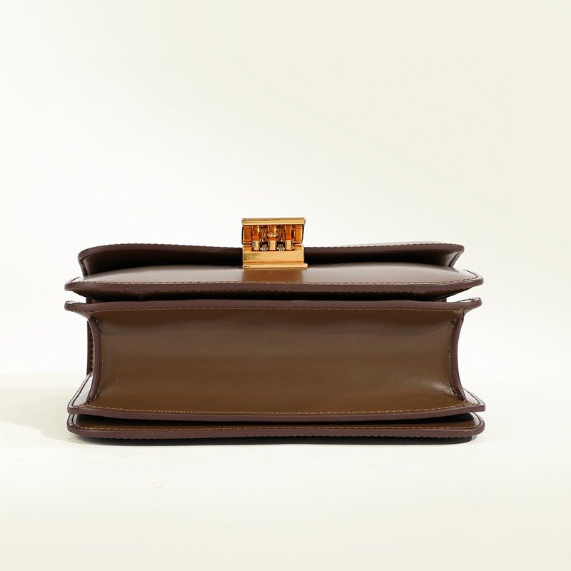 Lightweight women's flap shoulder bag with a classic box design. Elegant and versatile.