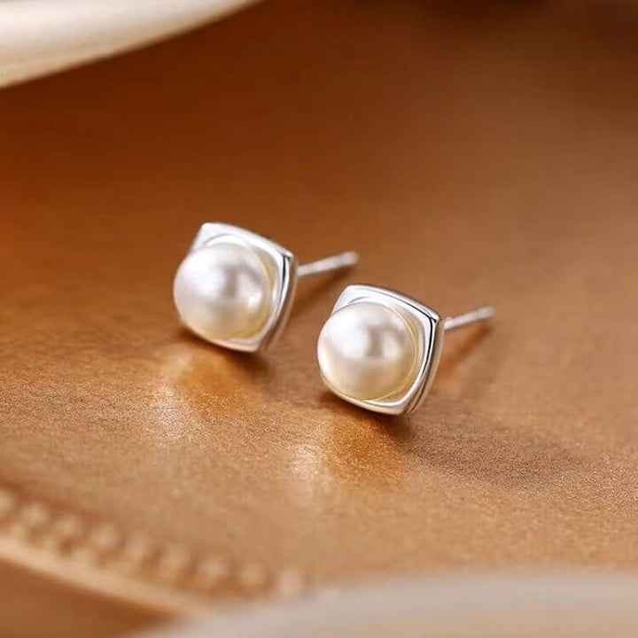 Women's classic freshwater pearl drop earrings, elegant and hypoallergenic. Perfect for any occasion.