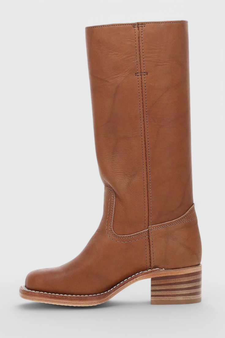 Modern classic women's knee-high heeled boots. Blending elegance with everyday winter fashion.