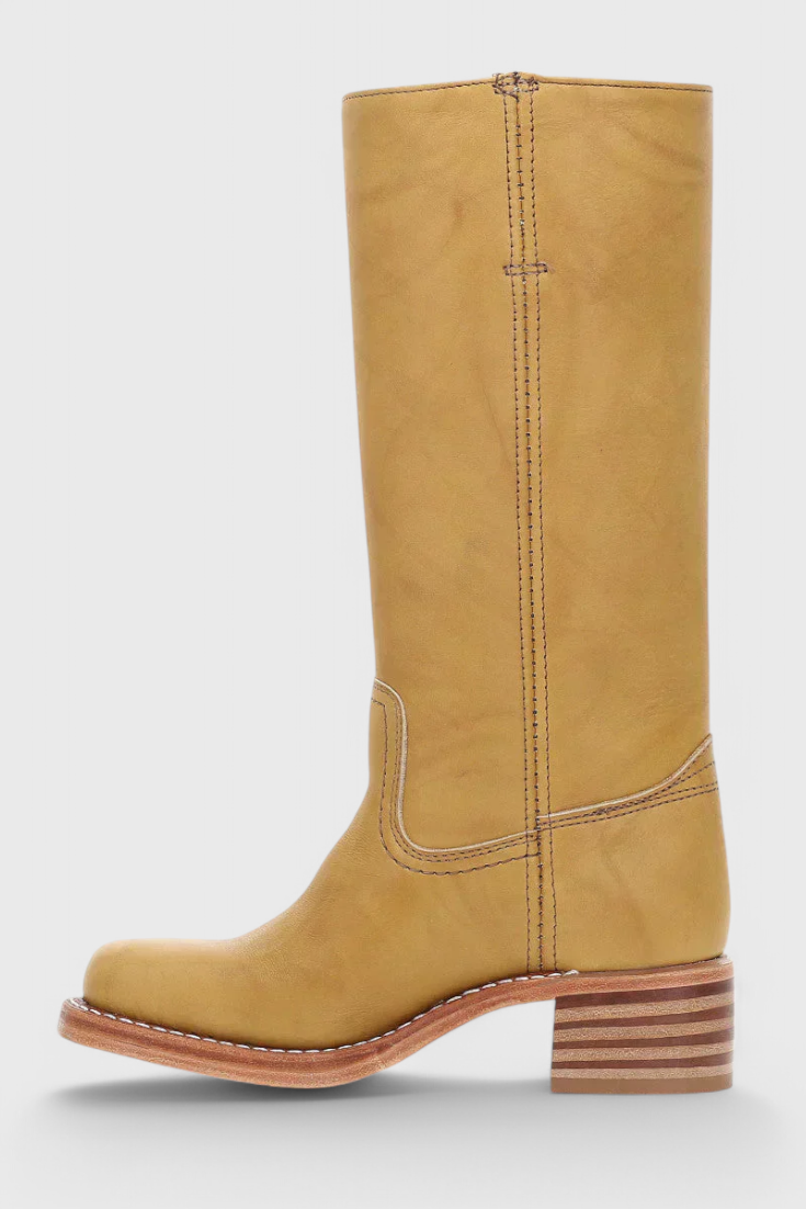Winter-ready women's classic knee-high heeled boots. Combining warmth with sophisticated style.