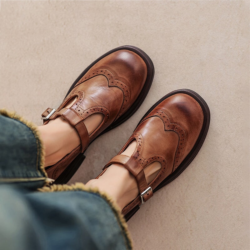 Women's classic Mary Jane shoes with buckle strap & closed toe. Comfortable flat for everyday wear.