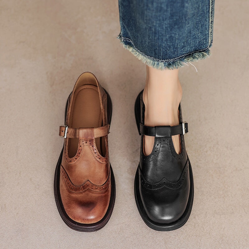 Vintage-inspired women's Mary Jane shoes, classic buckle strap, closed toe. Stylish & comfortable.