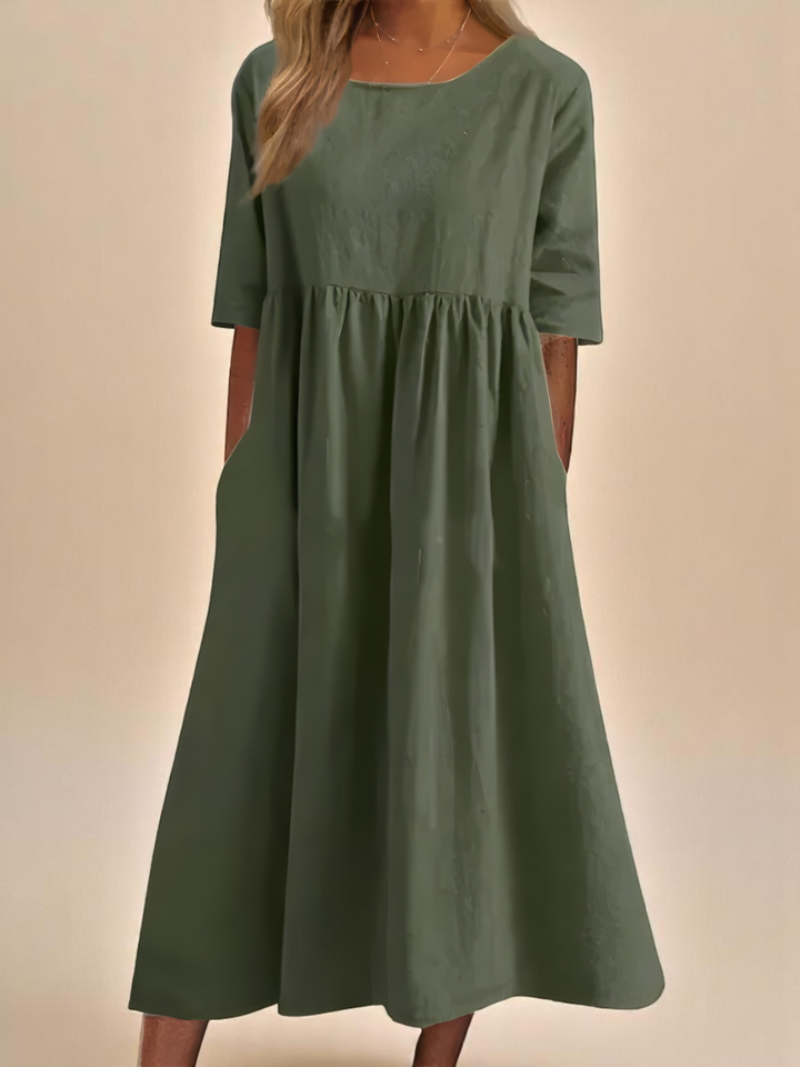 Comfortable women's mid-sleeve dress, perfect for everyday wear. Features a classic round neck and practical pockets.