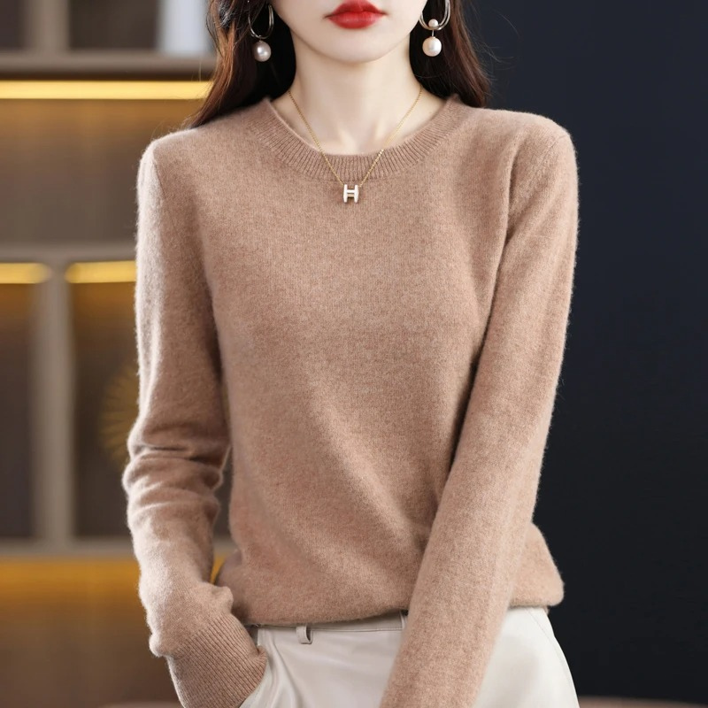 Elevate your look with this elegant women's round neck sweater