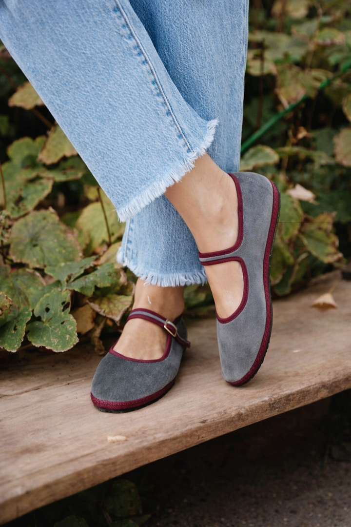 Comfortable women's slip-on ballet flats, black, featuring a stylish round toe and adjustable buckle strap.