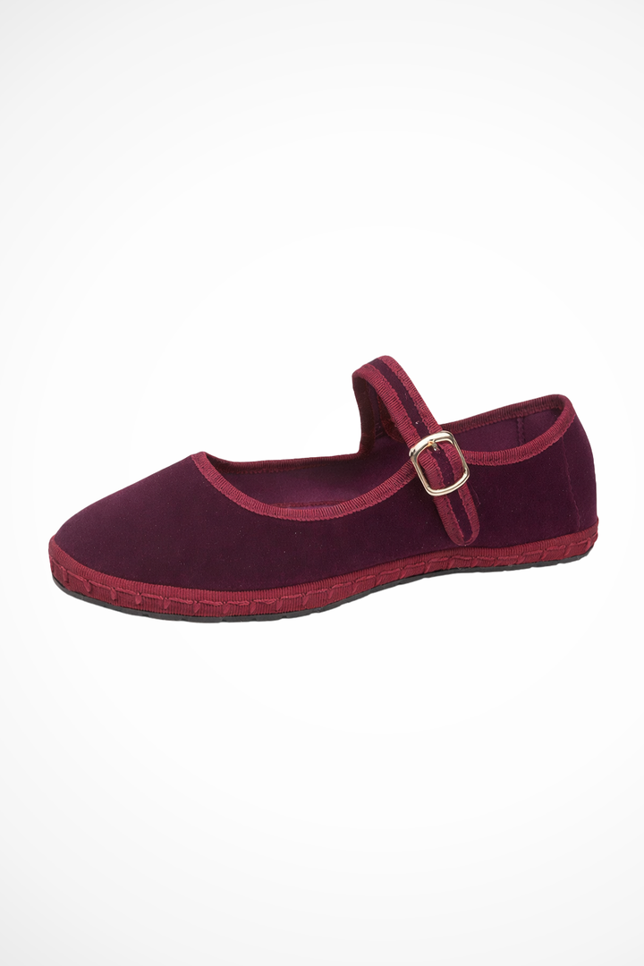 Versatile women's Mary Jane shoes, classic design with a comfortable fit and stylish buckle detail.
