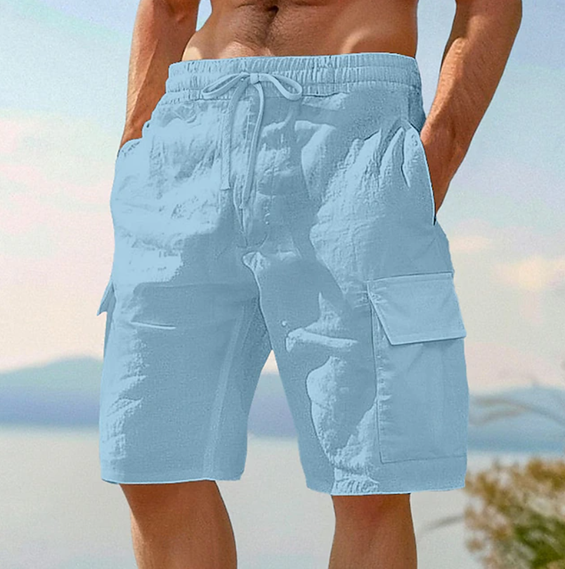 Stylish women's lace shorts featuring a relaxed fit & practical side pockets for everyday comfort.