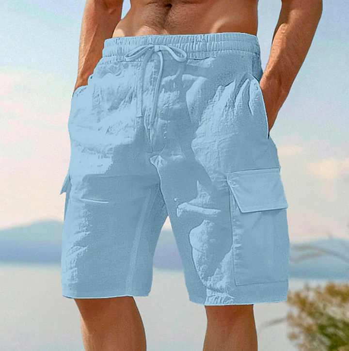 Stylish women's lace shorts featuring a relaxed fit & practical side pockets for everyday comfort.