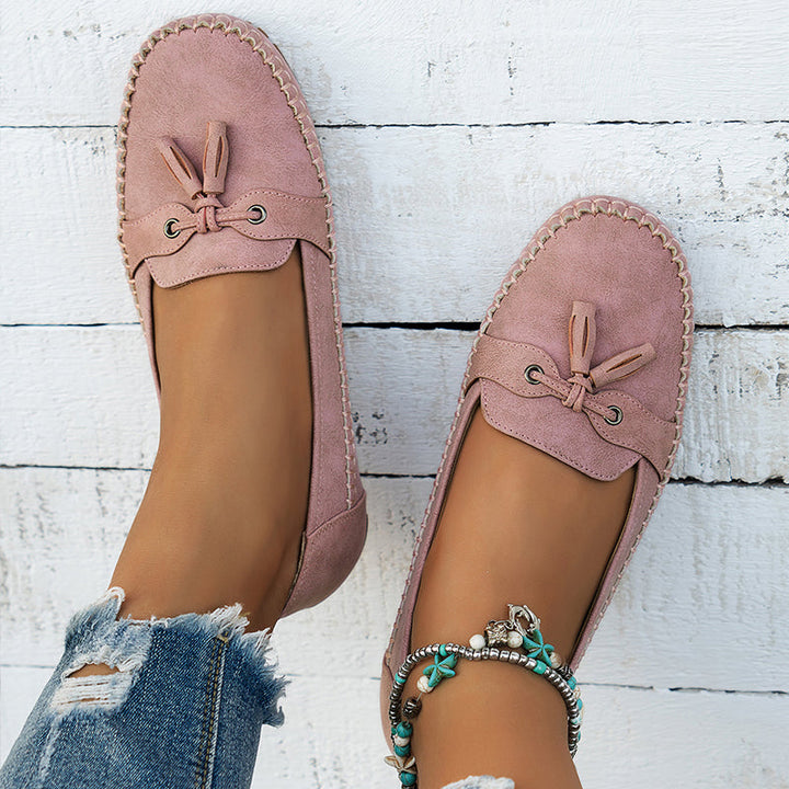 Women's classic tassel loafers, a comfortable closed-toe slip-on shoe for versatile daily fashion.