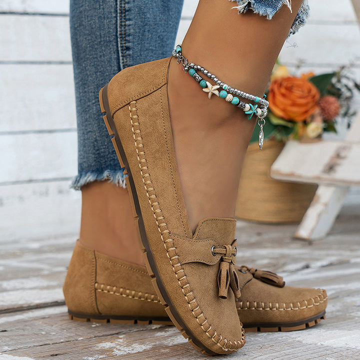 Women's dress flats: classic tassel loafers with a comfortable closed-toe slip-on design. Fashionable.