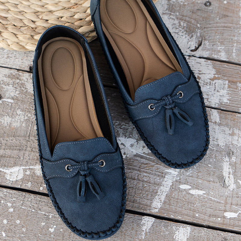 High-quality women's classic tassel loafers, closed-toe slip-ons for sophisticated casual chic outfits.