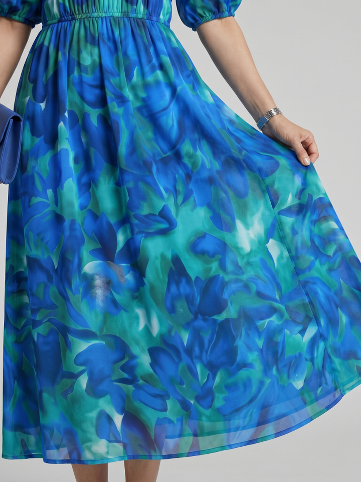 Casual day dress: women's abstract print midi with puff sleeves, V-neck, ideal for summer vacation.