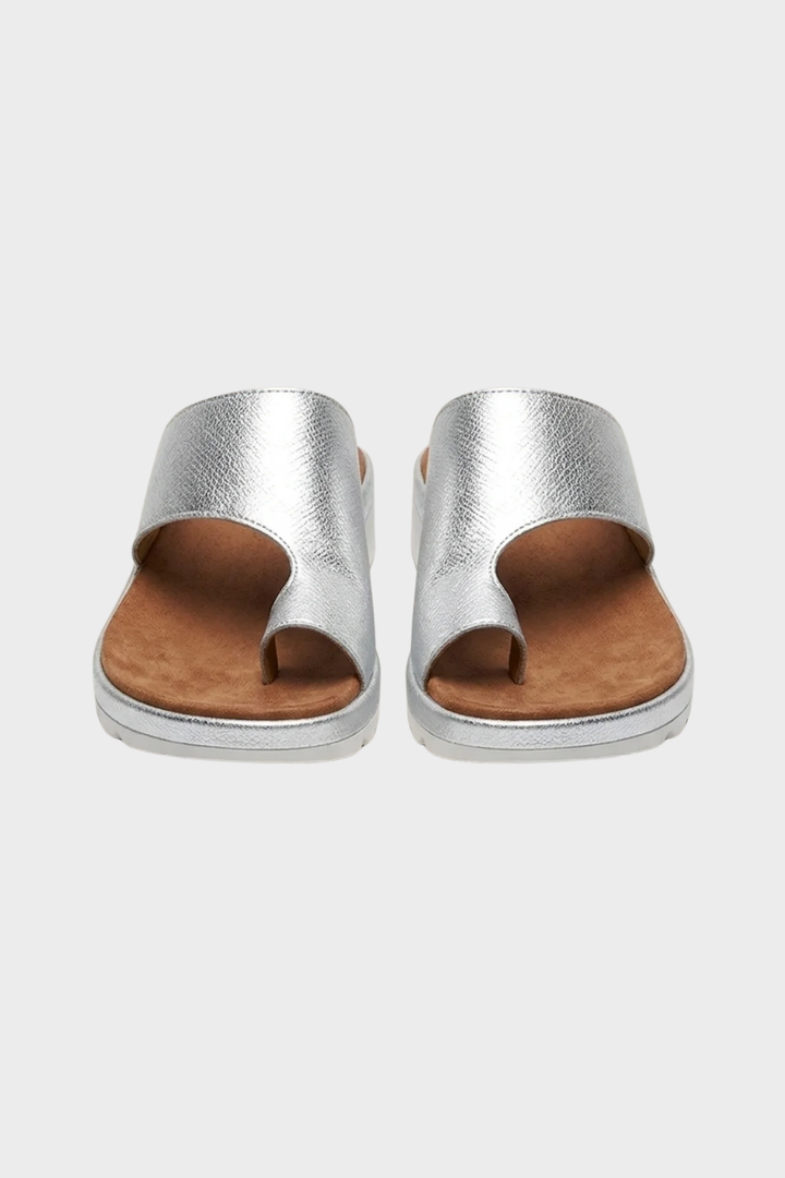 Stylish women's summer toe-post sandals, offering orthopedic comfort & arch support.
