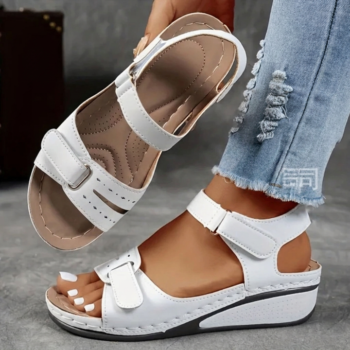 Women's comfort platform sandals with wide fit & adjustable straps, ideal for summer casual wear.