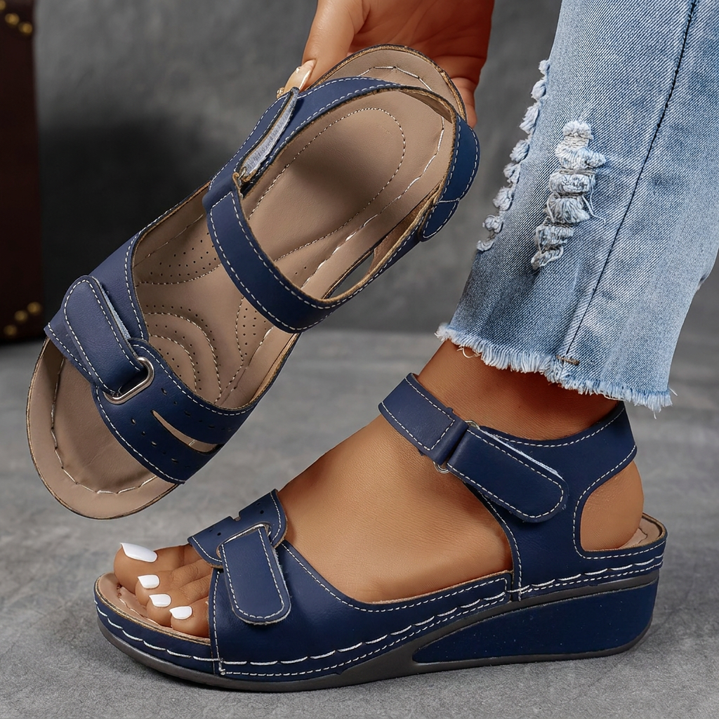 Stylish women's platform sandals, perfect for summer casual outings. Features wide fit & adjustable straps.