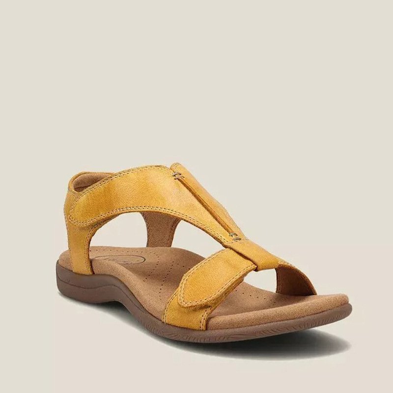Stylish women's flat sandals with adjustable straps, open toe, perfect for casual summer outings & beach.
