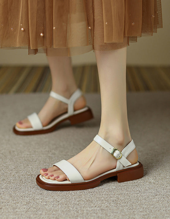 Versatile women's summer sandals with adjustable straps, offering comfort for casual and everyday use.