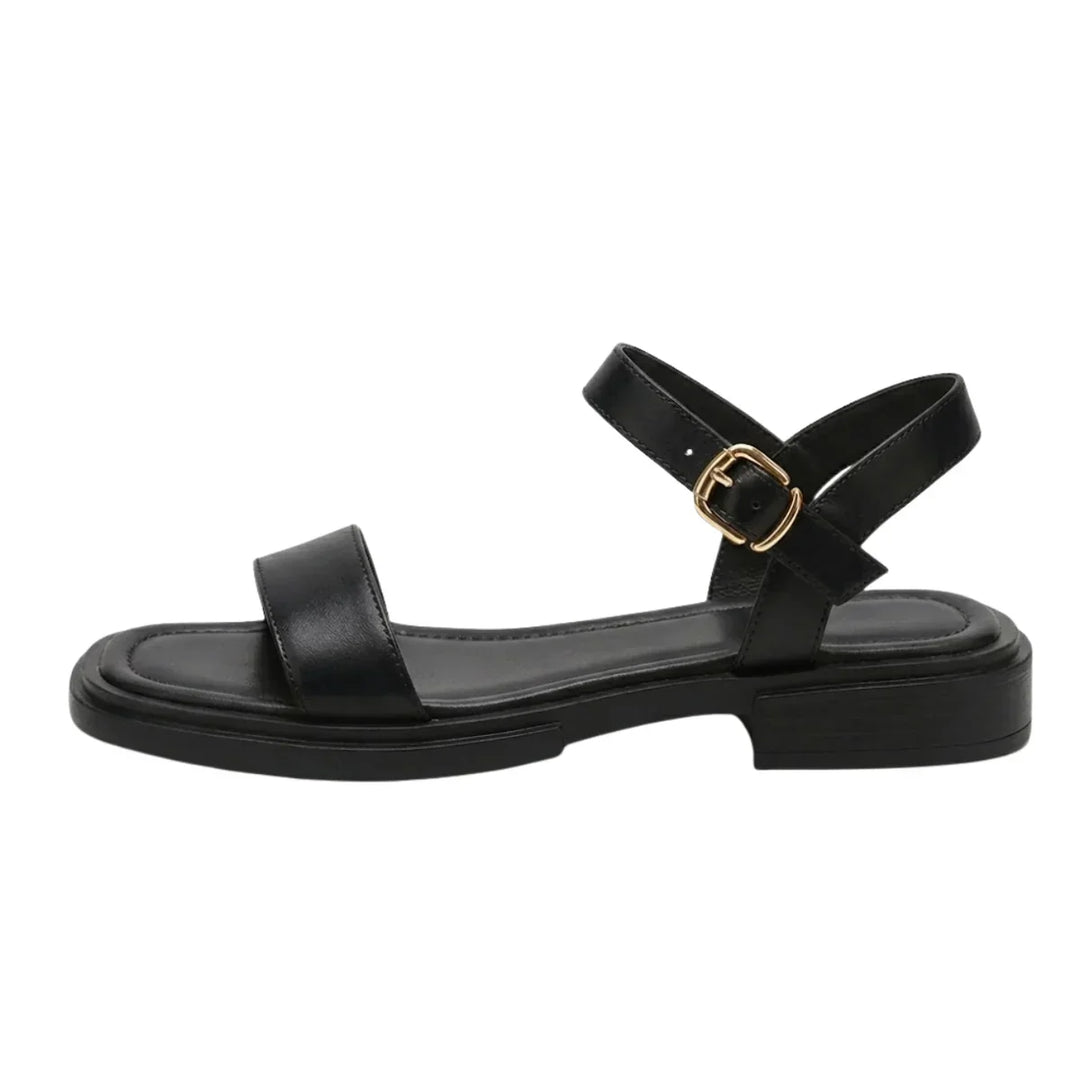 Casual women's footwear: adjustable strap comfort sandals, a versatile choice for summer outfits.