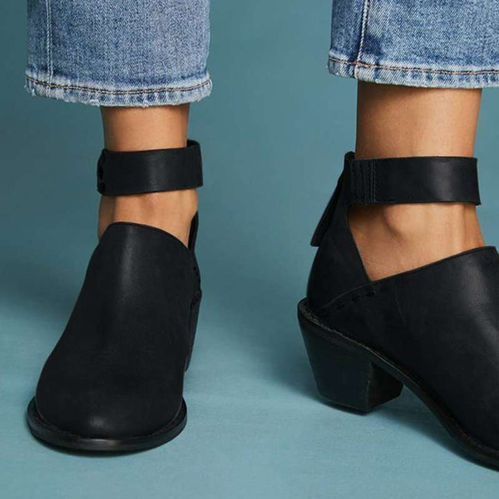 Stylish and breathable women's everyday shoes offering superior cushioning