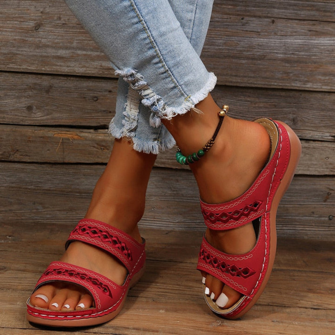Comfortable women's slide sandals with arch support, ideal for casual summer orthopedic footwear.