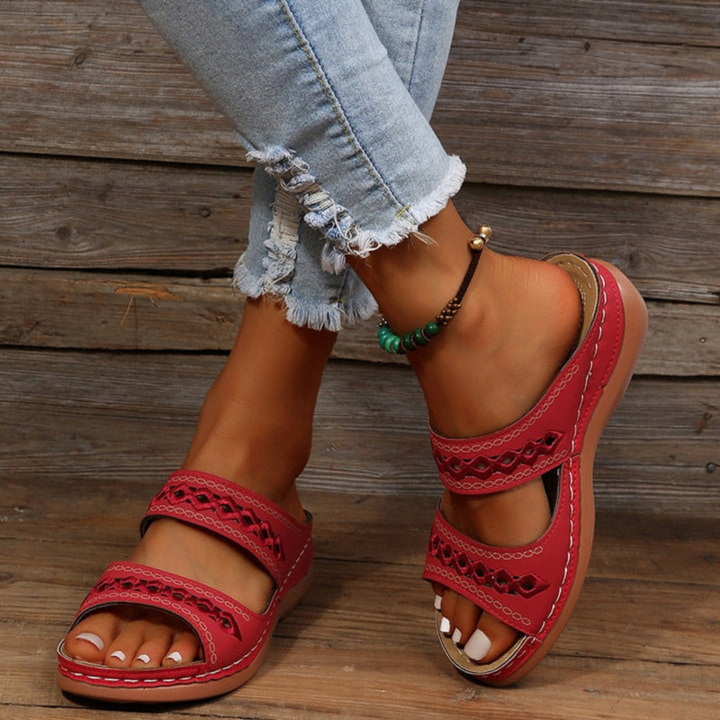 Comfortable women's slide sandals with arch support, ideal for casual summer orthopedic footwear.