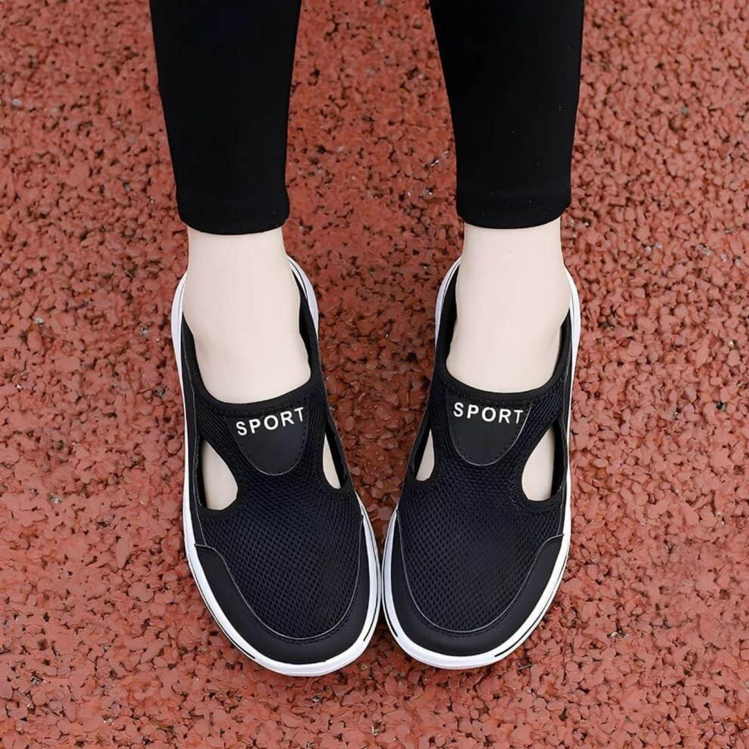 Easy slip-on women's sandals, featuring a breathable cutout design for ultimate summer comfort.