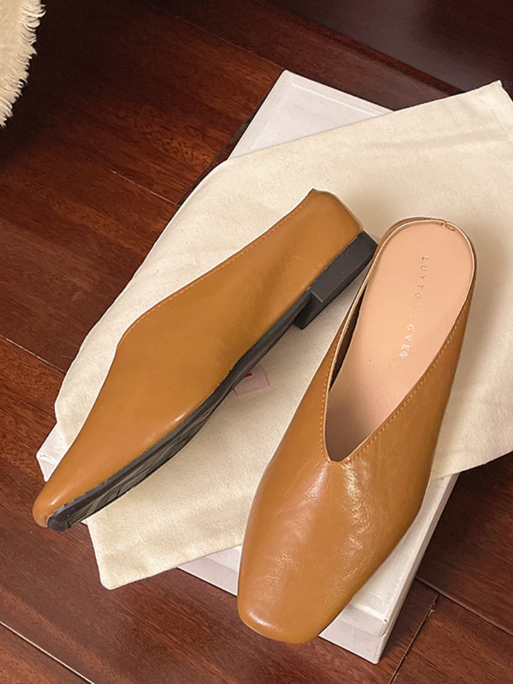 Women's comfortable black slip-on flats with rounded toe for versatile everyday casual wear and effortless style.