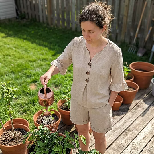 Versatile women's matching two-piece outfit, perfect for comfortable everyday style and relaxed loungewear.